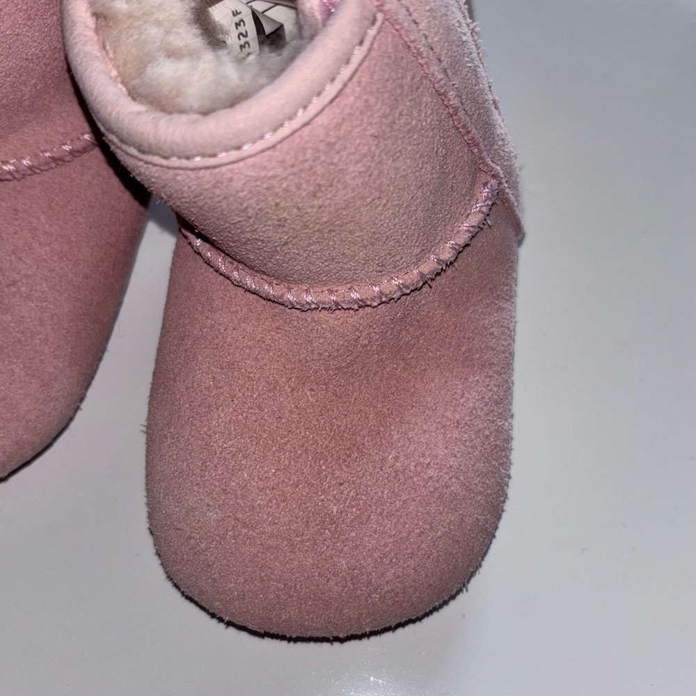 UGG BOOTS - Picture 2 of 14